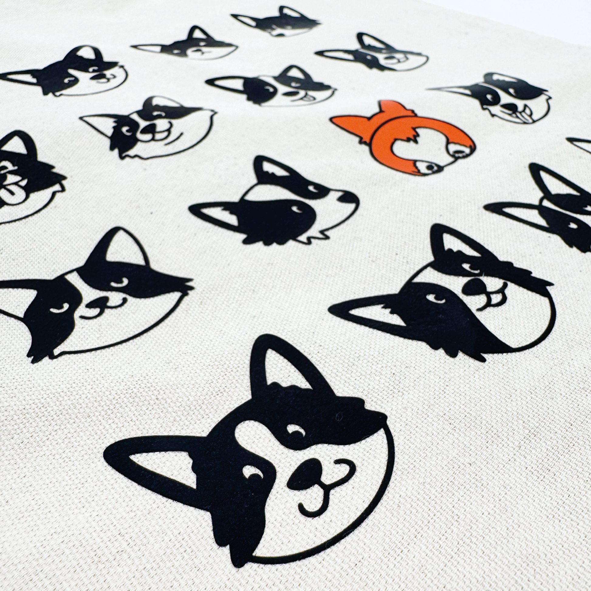 Tote Bag - 15 corgis, 1 derrière